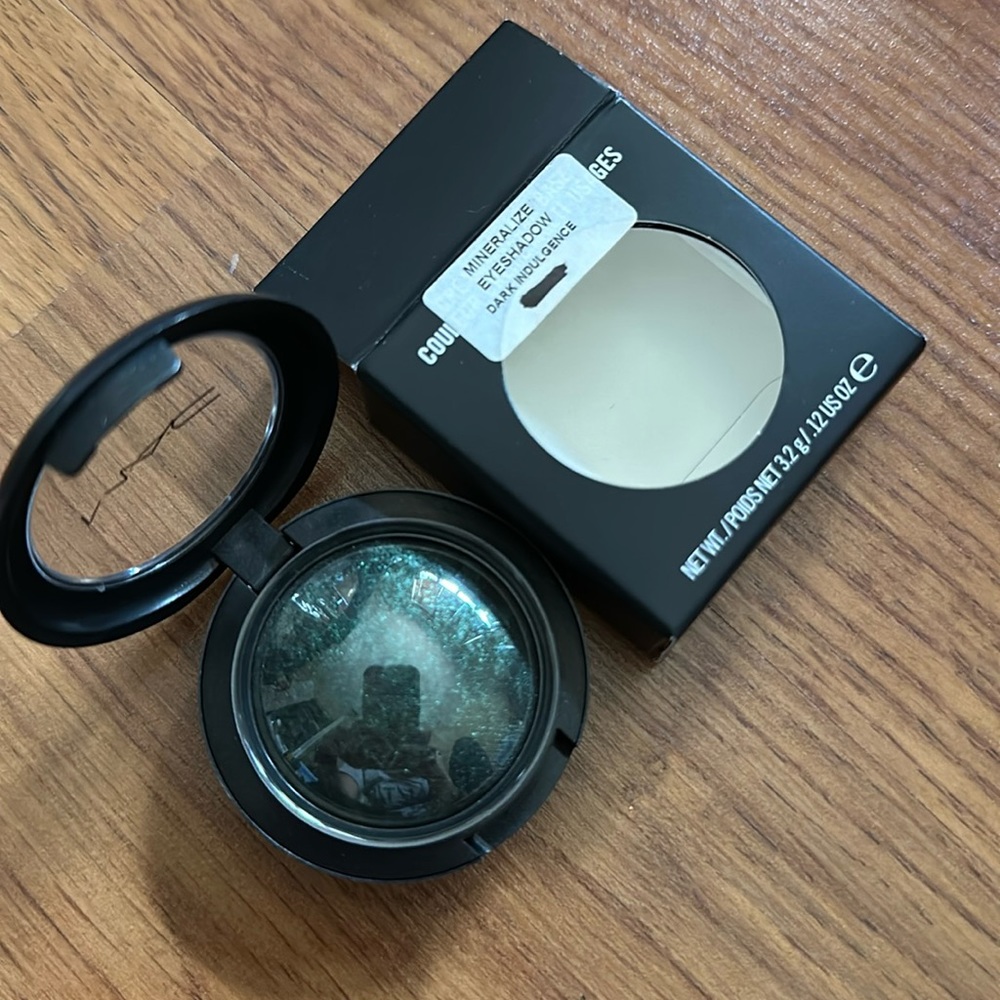 MAC Cosmetics Dark Indulgence- training sample.  Limited and rare!